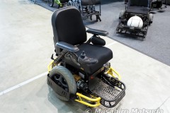 ホッケー用のスポーツタイプ電動車いす
