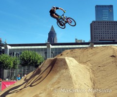 仮設コースで開催されたBMXのエアトリックショー 仮設コースで開催されたBMXのエアトリックショー